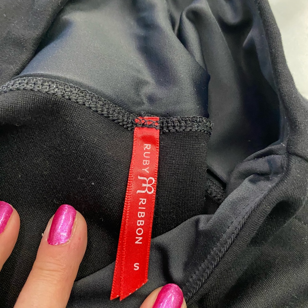 Ruby Ribbon Leggings - image 4